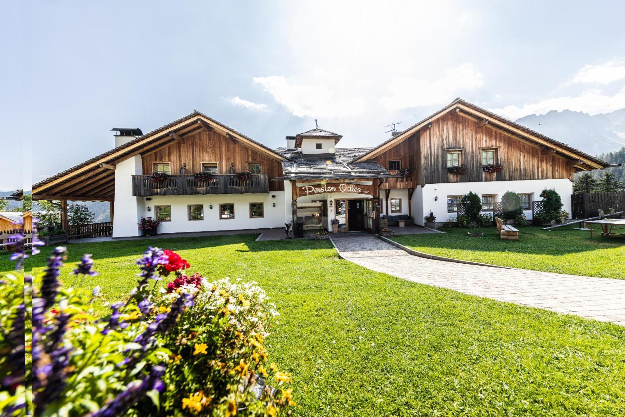 Hotel Pension Odles San Martino in Badia Esterno foto