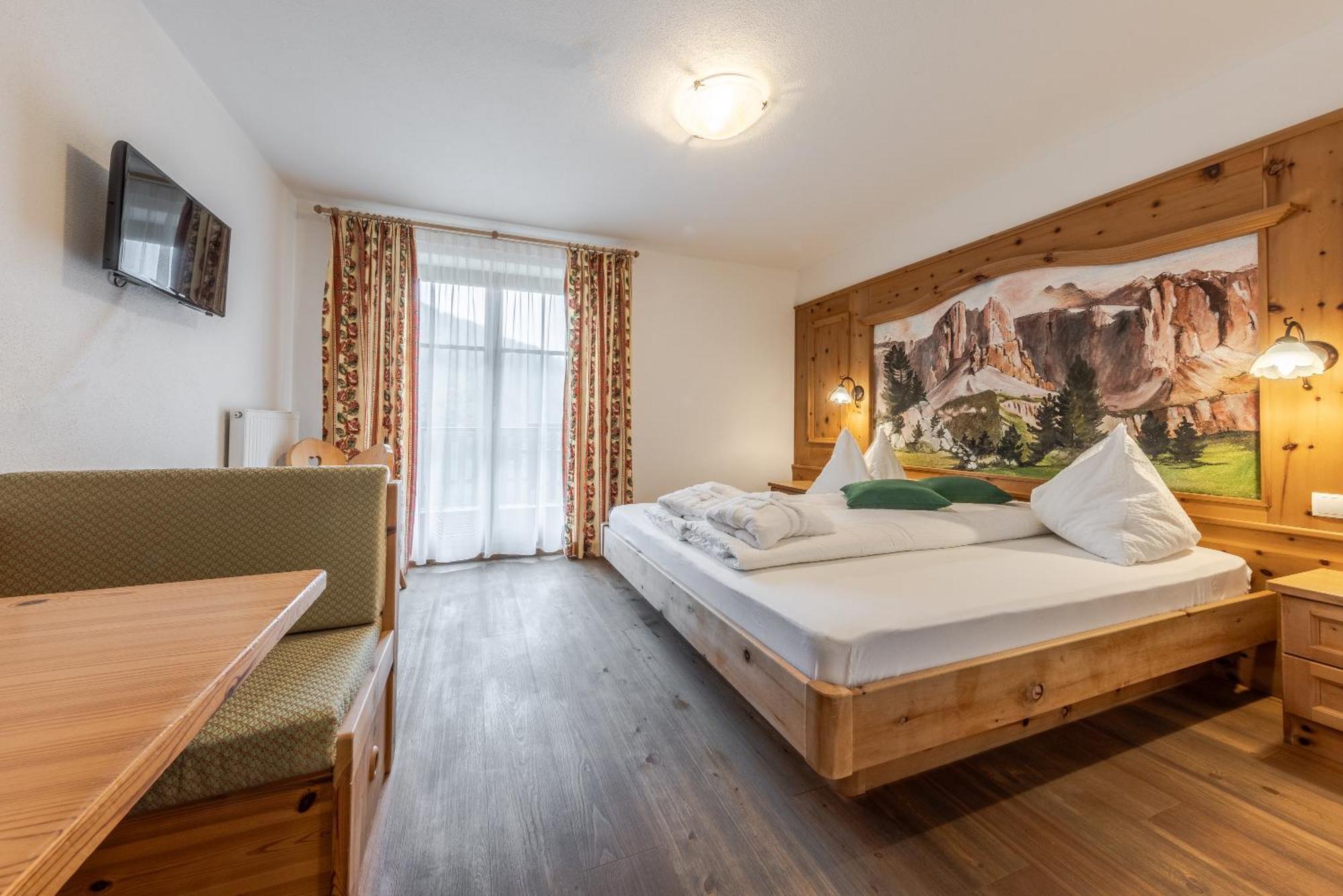 Hotel Pension Odles San Martino in Badia Esterno foto