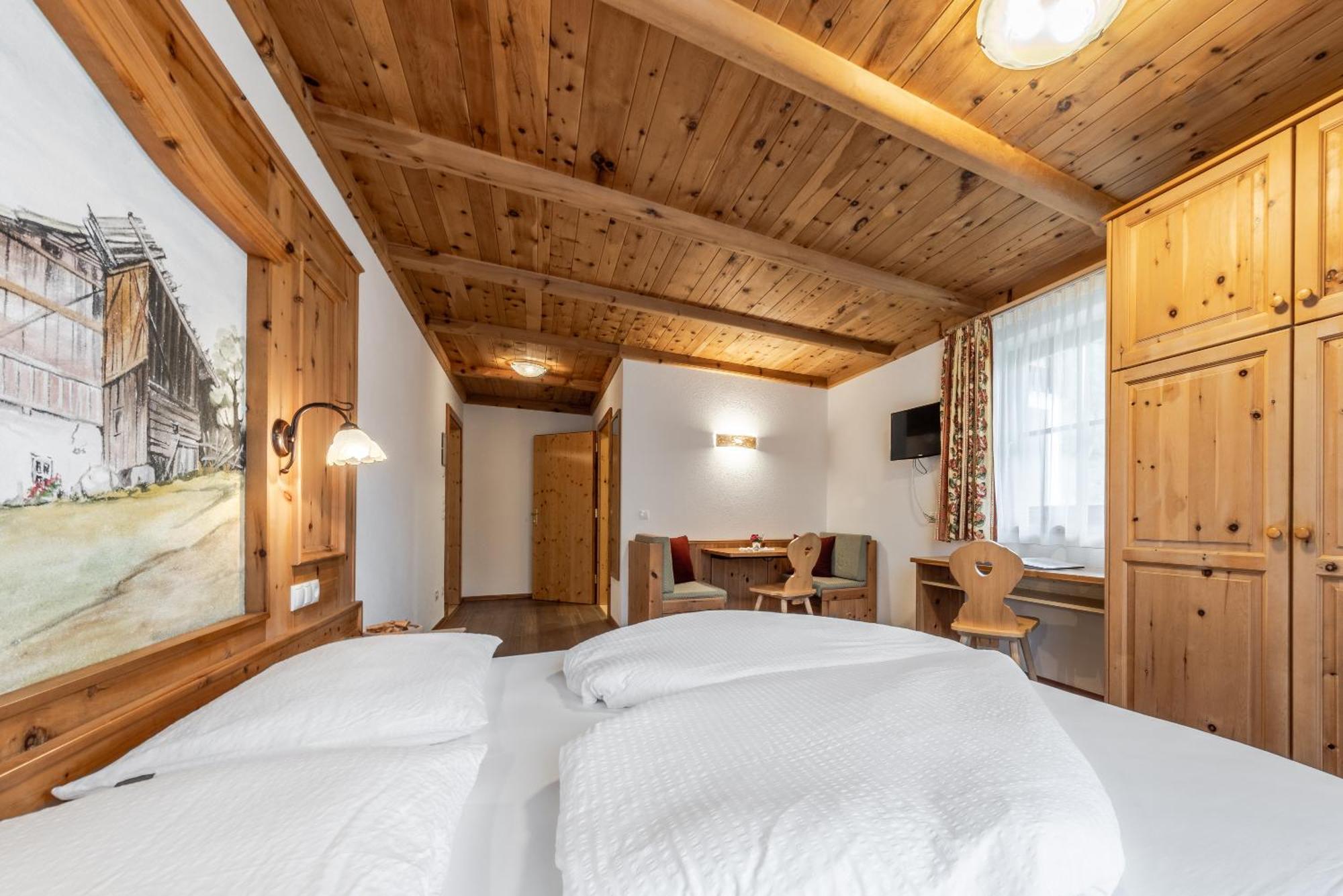 Hotel Pension Odles San Martino in Badia Esterno foto