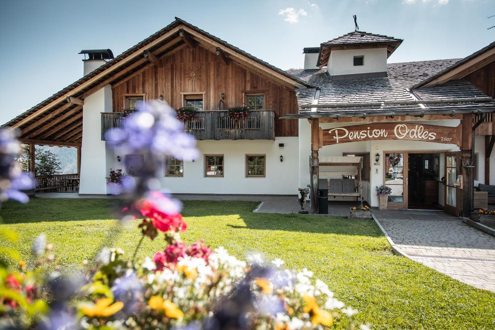 Hotel Pension Odles San Martino in Badia Esterno foto