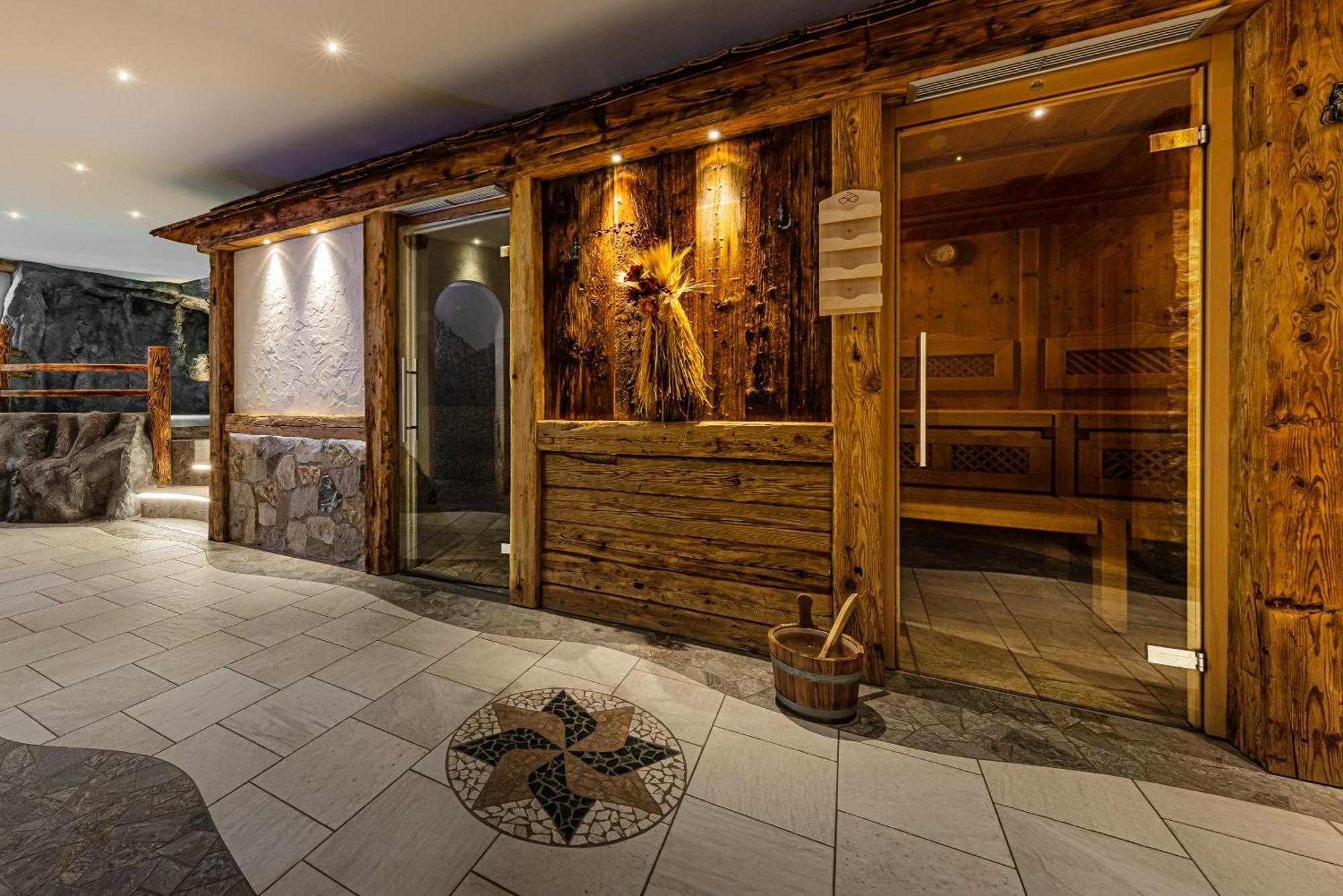 Hotel Pension Odles San Martino in Badia Esterno foto