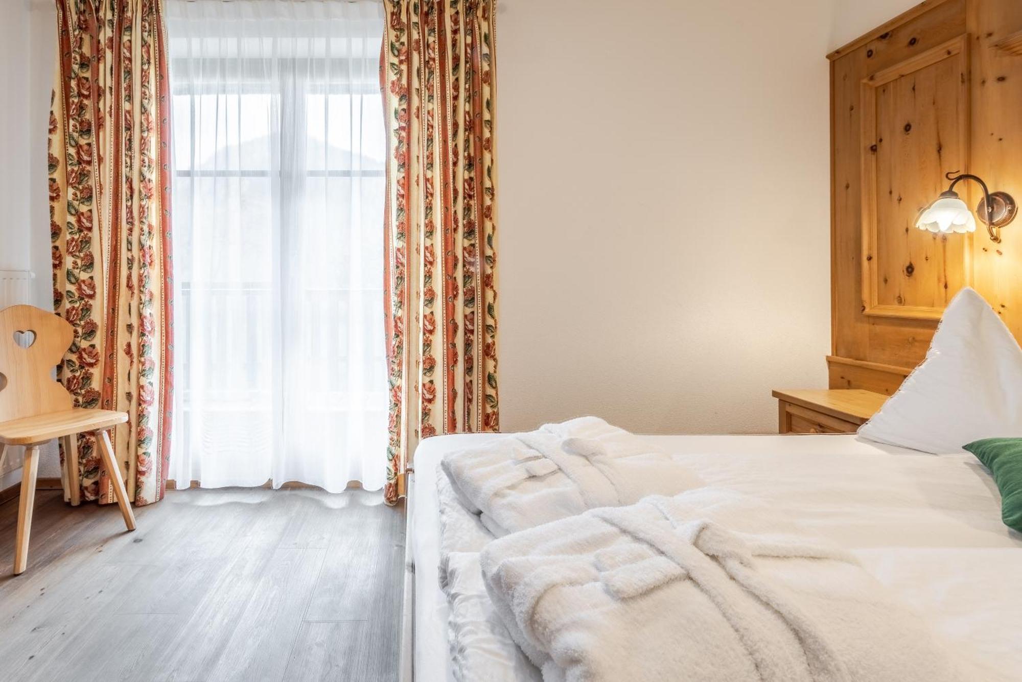 Hotel Pension Odles San Martino in Badia Esterno foto