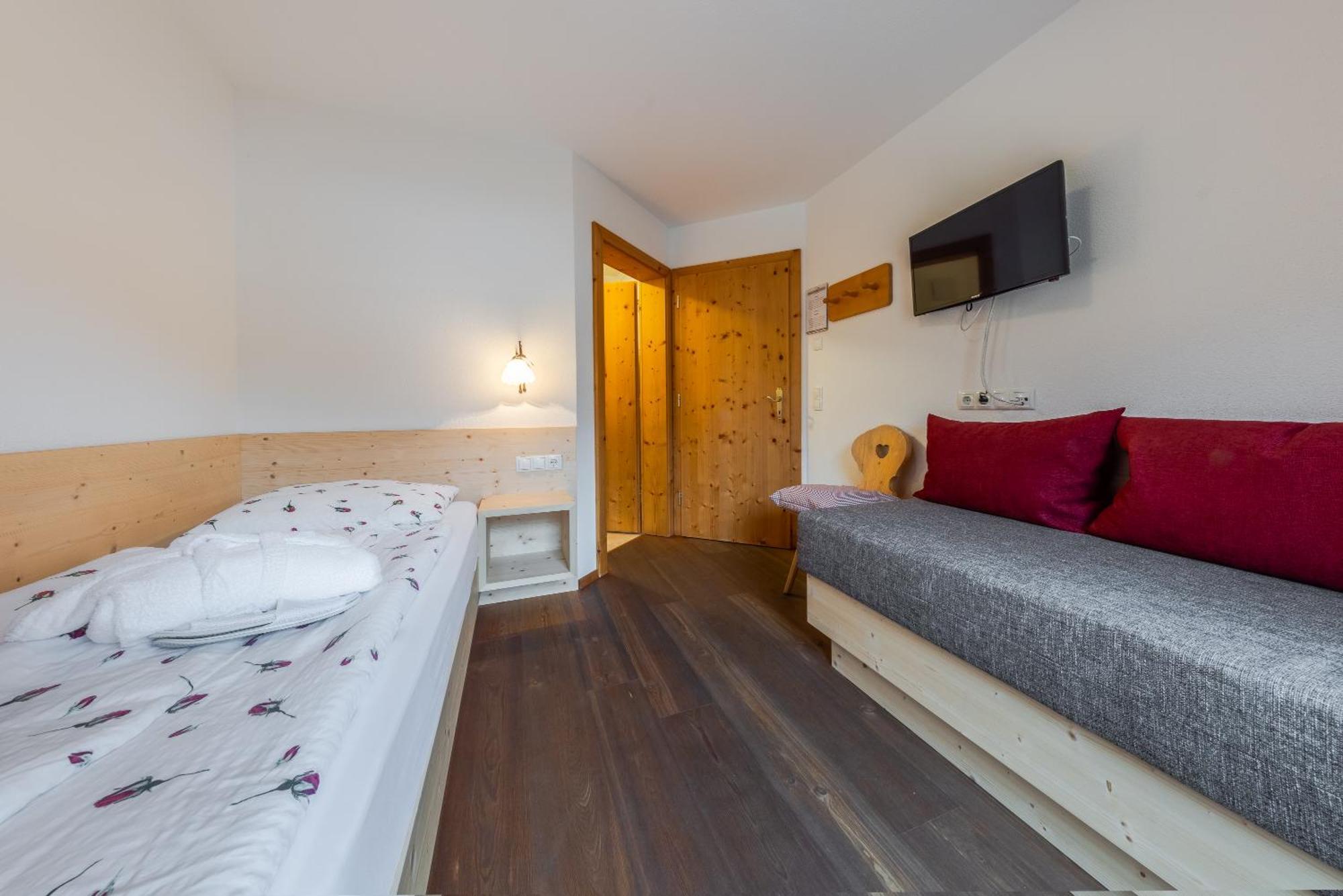 Hotel Pension Odles San Martino in Badia Esterno foto