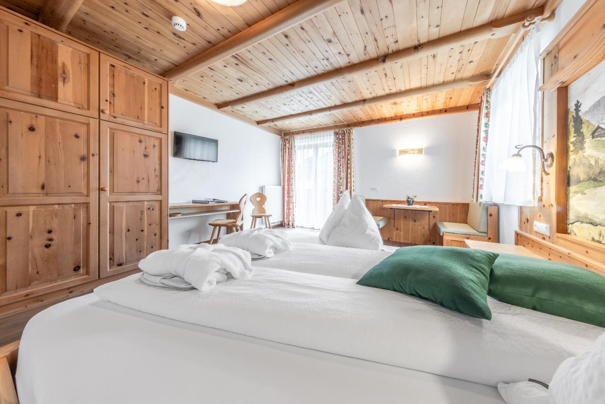 Hotel Pension Odles San Martino in Badia Esterno foto